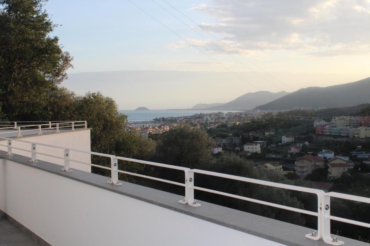 Abelia 4 Apartment Pietra Ligure Bagian luar foto