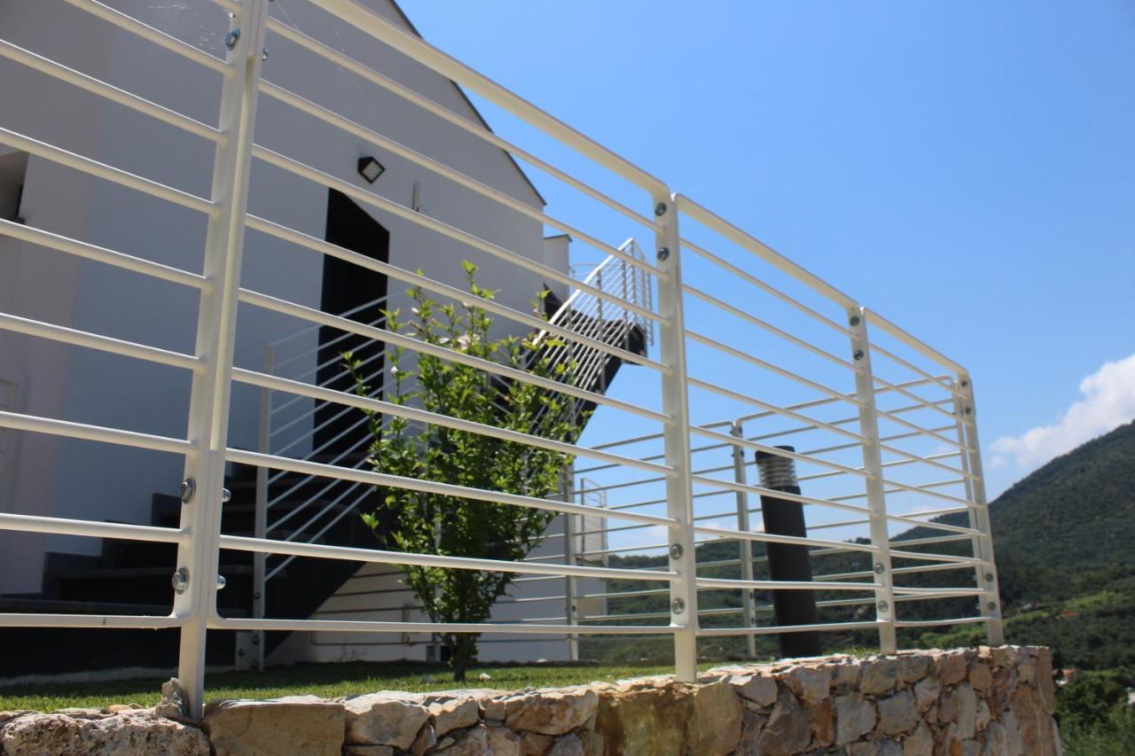 Abelia 4 Apartment Pietra Ligure Bagian luar foto