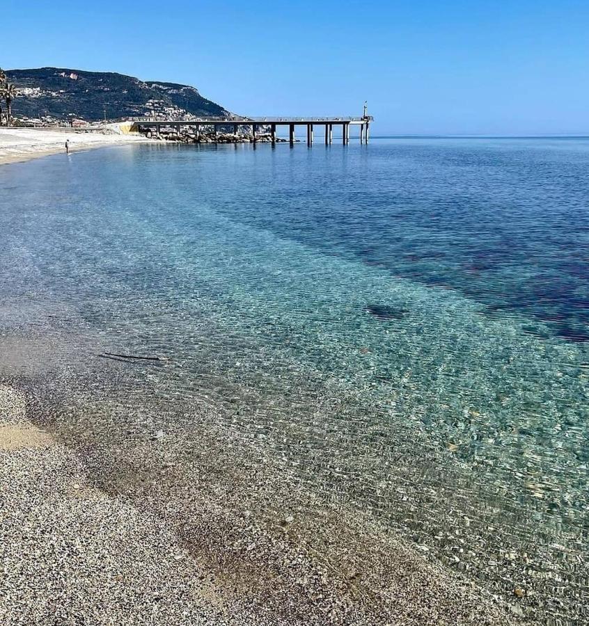 Abelia 4 Apartment Pietra Ligure Bagian luar foto